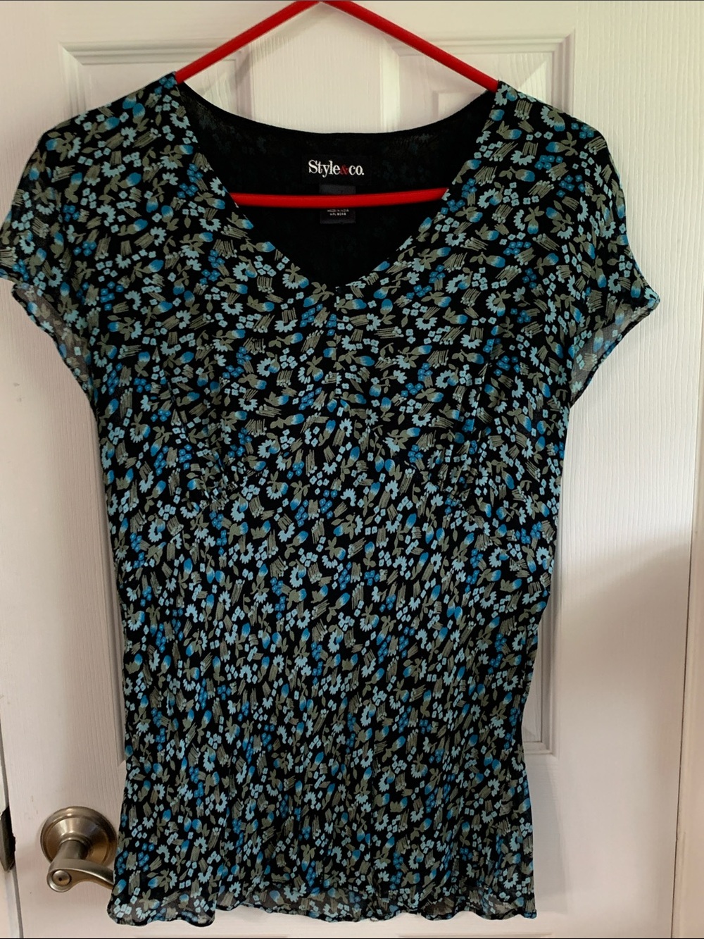 Style & Co. Black Floral V-Neck Short Sleeve Blouse with Blue and Gray Print